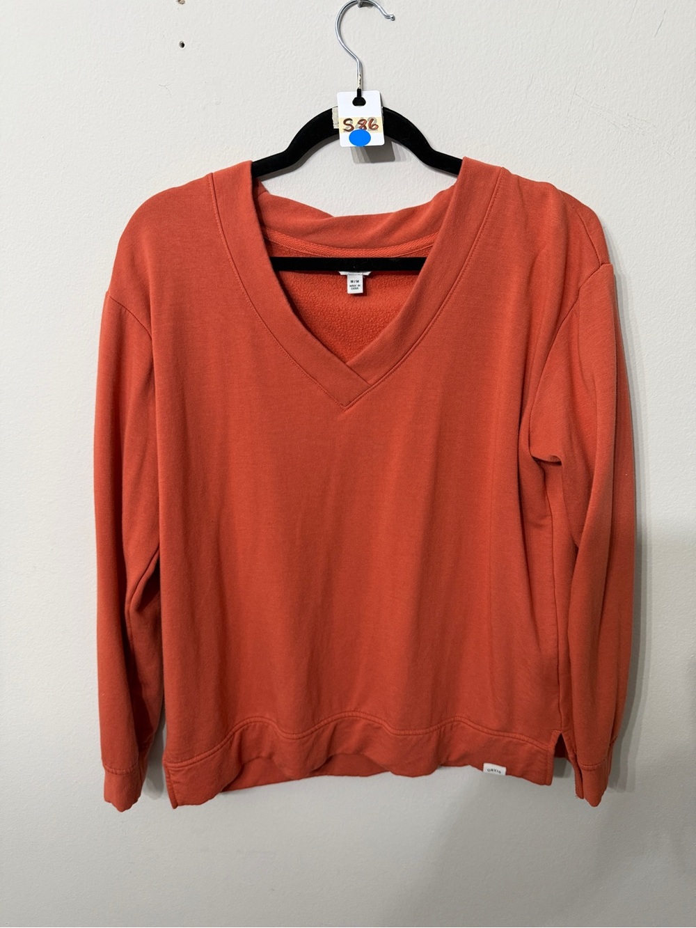 Orvis Women's V-Neck Pull Over Sweatshirt in Burnt Orange Size Medium